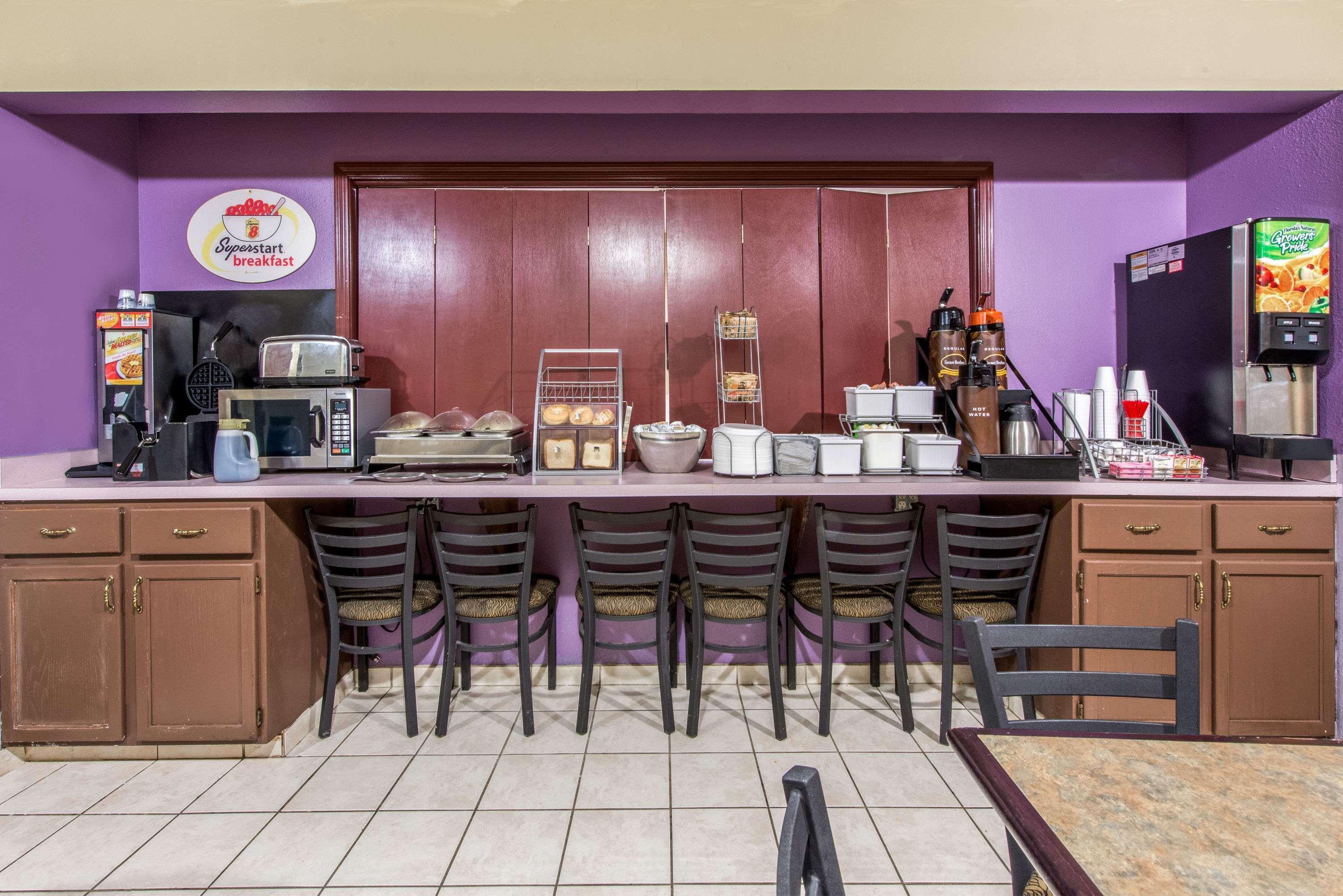 Super 8 By Wyndham Lake Charles/Sulphur Екстер'єр фото