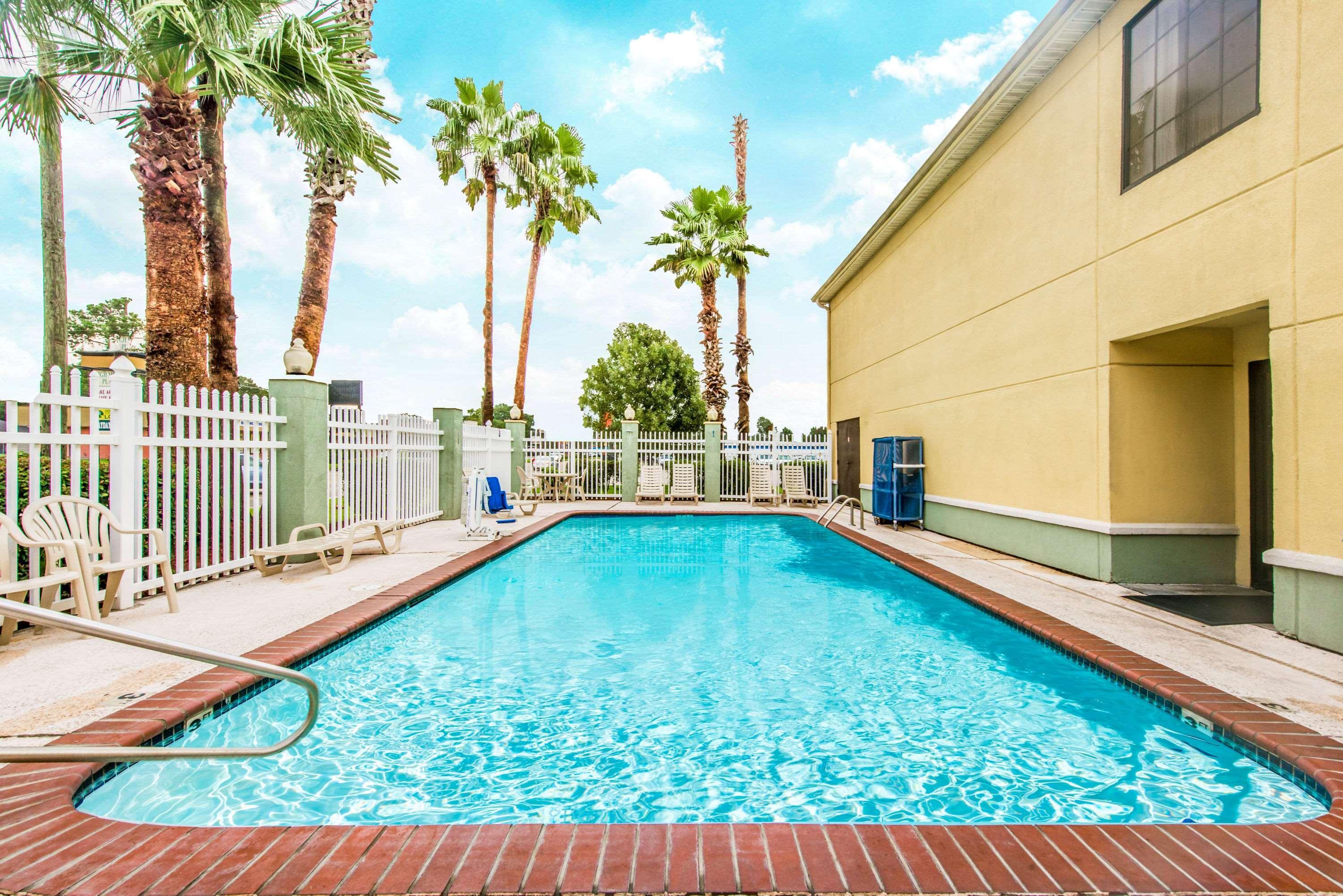 Super 8 By Wyndham Lake Charles/Sulphur Екстер'єр фото