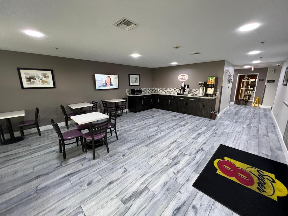 Super 8 By Wyndham Lake Charles/Sulphur Екстер'єр фото